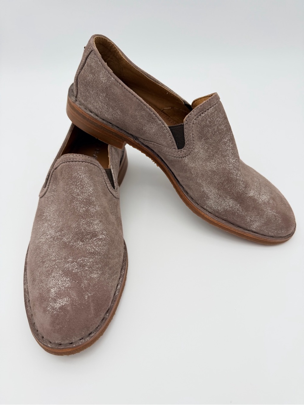 Trask Ali Leather Suede Slip-On Loafer in Metallic Pewter Sz 7.5